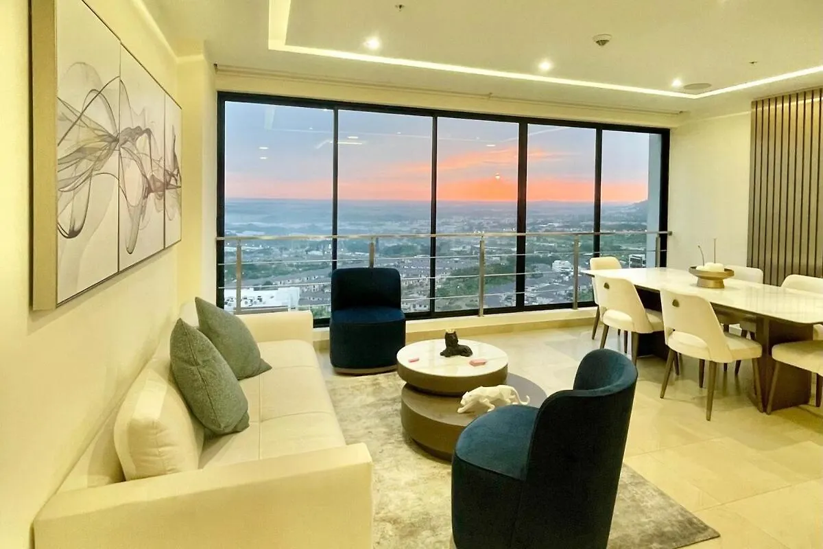 アパート グアヤキルDepartamento Con Vista Panoramica, Parqueo, Piscinaアパートメント