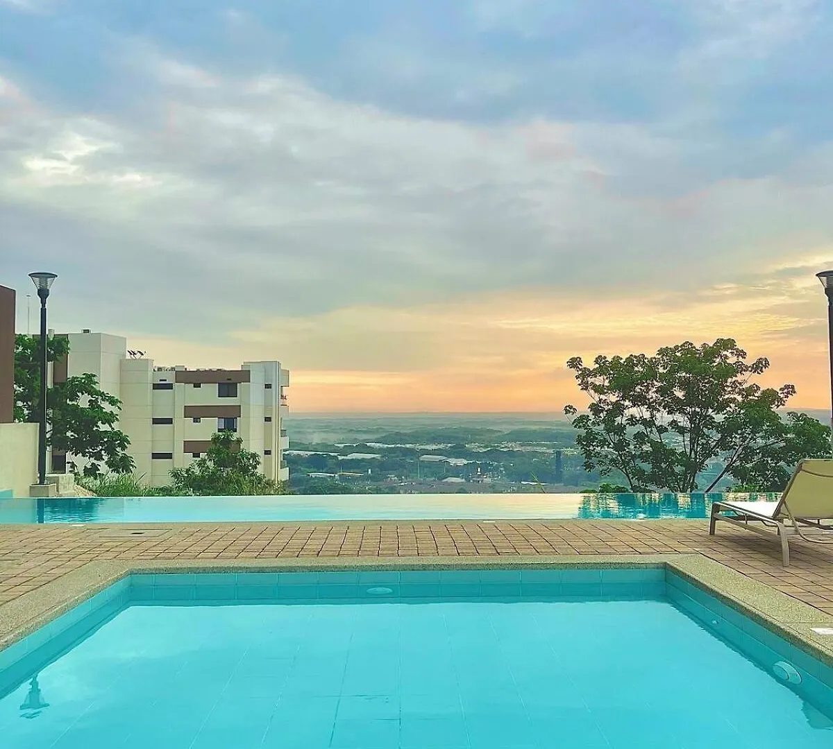 グアヤキルDepartamento Con Vista Panoramica, Parqueo, Piscinaアパートメント 0*, グアヤキル エクアドル