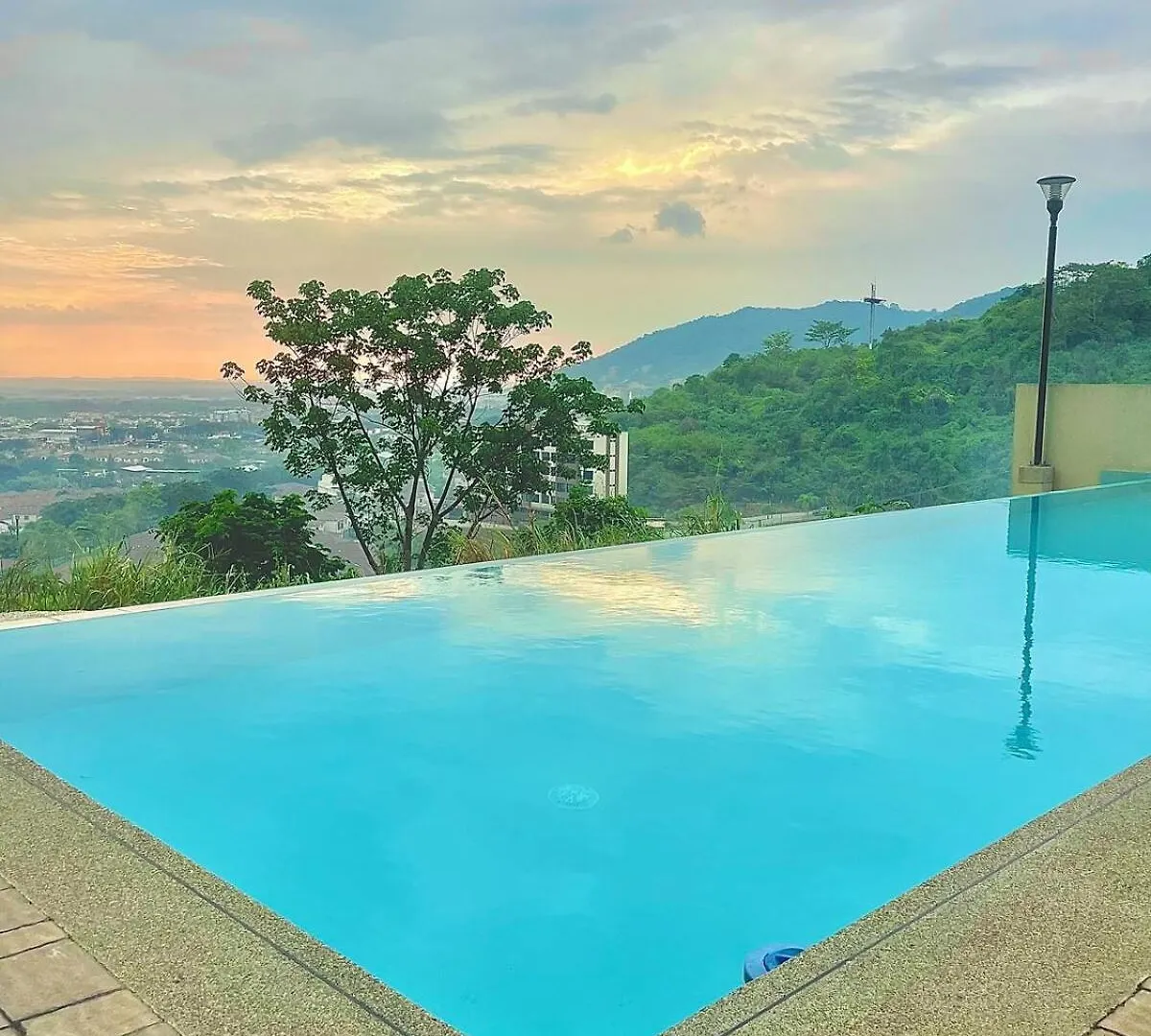 グアヤキルDepartamento Con Vista Panoramica, Parqueo, Piscinaアパートメント