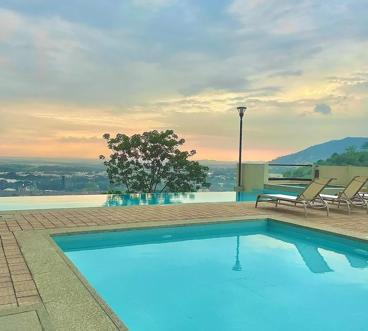 グアヤキルDepartamento Con Vista Panoramica, Parqueo, Piscinaアパートメント 0*, グアヤキル エクアドル