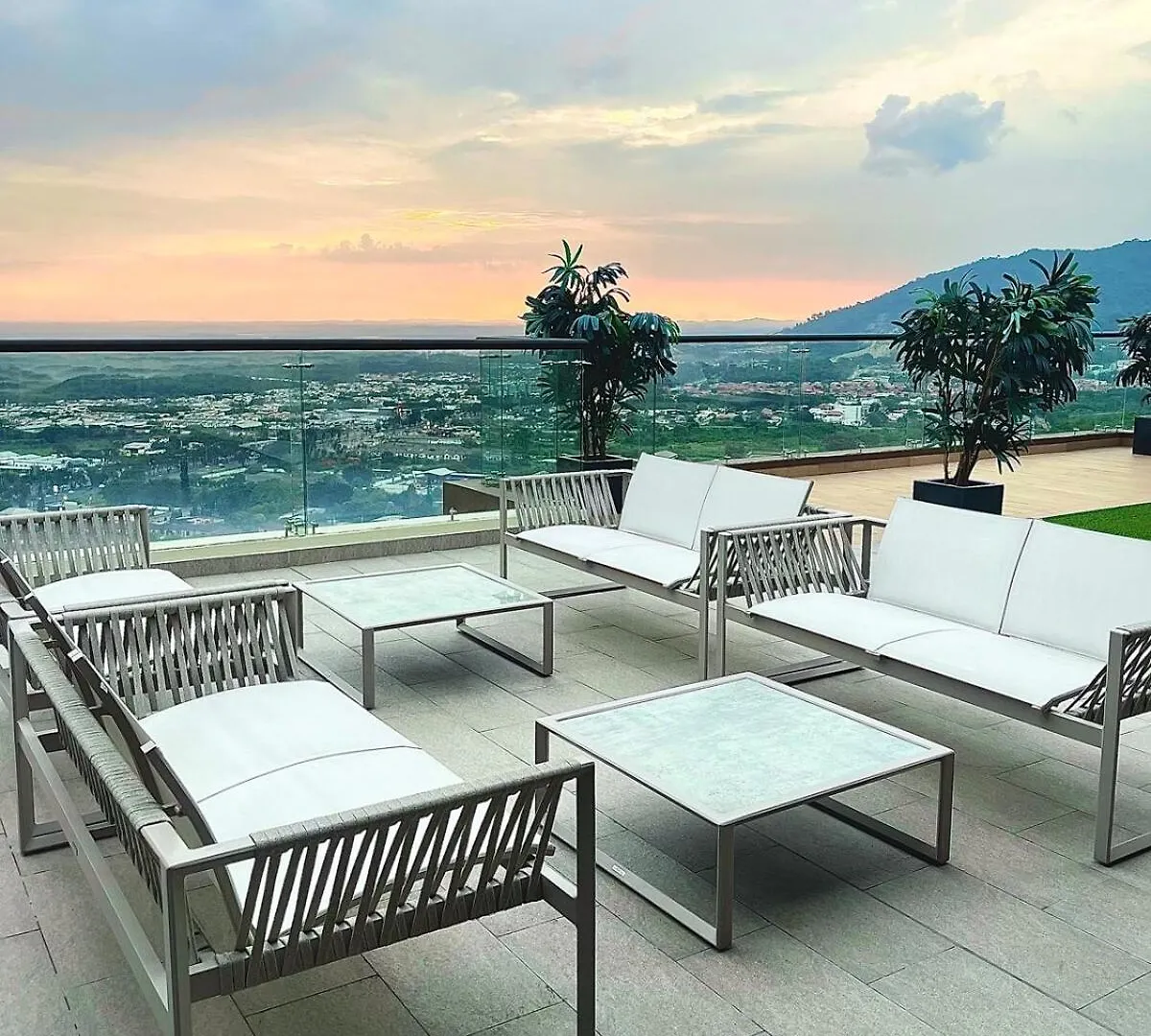 グアヤキルDepartamento Con Vista Panoramica, Parqueo, Piscinaアパートメント アパート グアヤキル