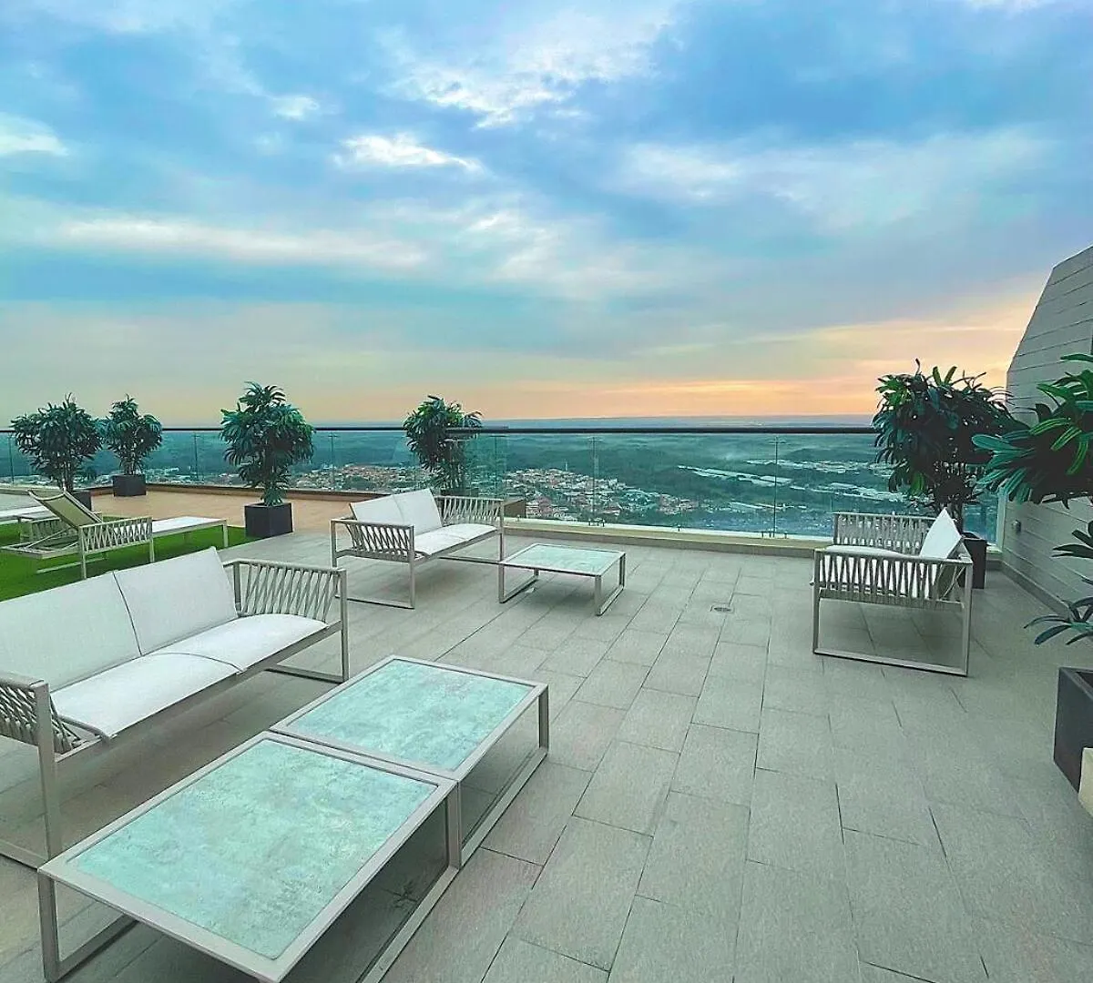 アパート グアヤキルDepartamento Con Vista Panoramica, Parqueo, Piscinaアパートメント